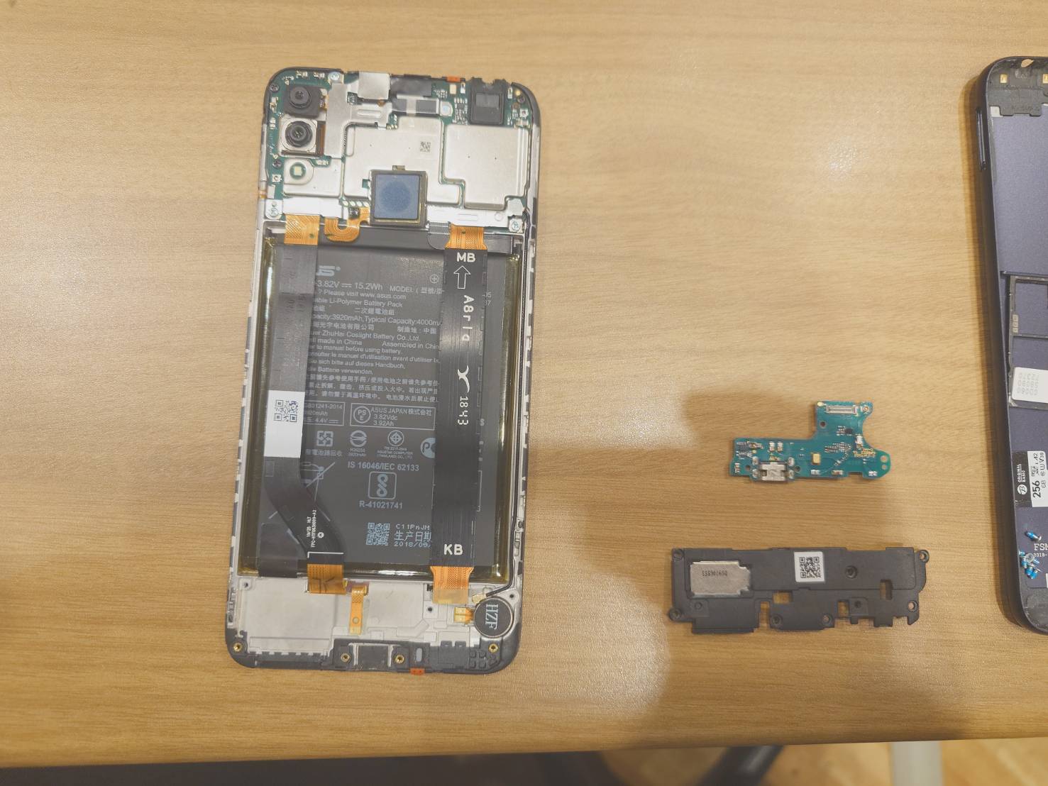 【田町よりご来店】ZENFONE MAX M2 の充電口交換修理をご依頼いただきました！